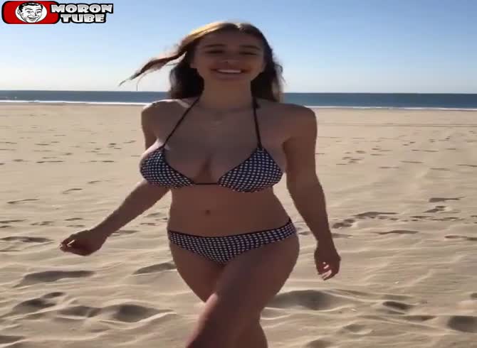 Video :This girl is really beautiful!